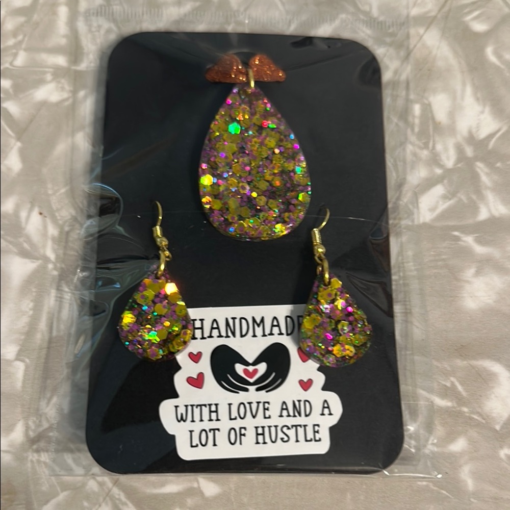 Handmade Glittering Gold Earrings and Pendant Set
